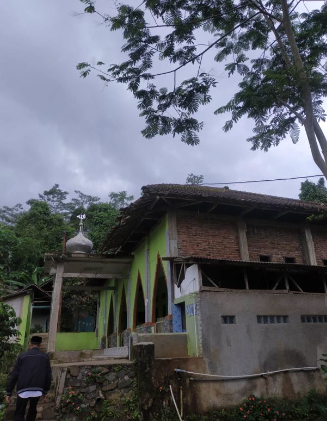 Wakaf Air Pesantren Untuk Tempat Ibadah di Kp.Burujul, Ds. Banjarwamgi,Kec. Banjarwangi, Garut