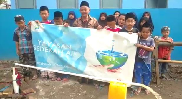 Wakaf Sumur untuk Pondok Pesantren Darul Mukminin dan Masjid Desa, Cibatu