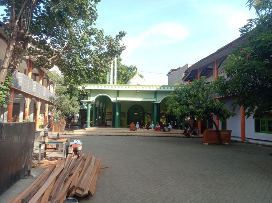 Sedekah Air Untuk Pondok Pesantren Zainul Hasanain Probolinggo, Jawa Timur