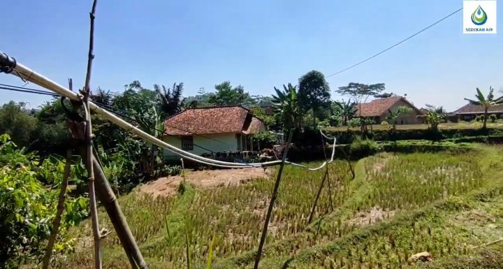 Alirkan Air untuk Kampung Tarikolot, Desa Puncaksari, Sindangkerta, Bandung Barat