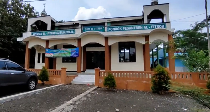 Alirkan Air Bersih untuk Pondok Pesantren Al-Fitroh di Desa Gembor, Pagaden, Subang, Jawa Barat