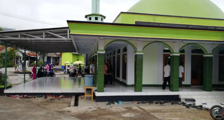 Alirkan Air untuk Masjid As Salam di Dusun Landeuh, Desa Golat, Kecamatan Panumbangan, Ciamis, Jawa Barat